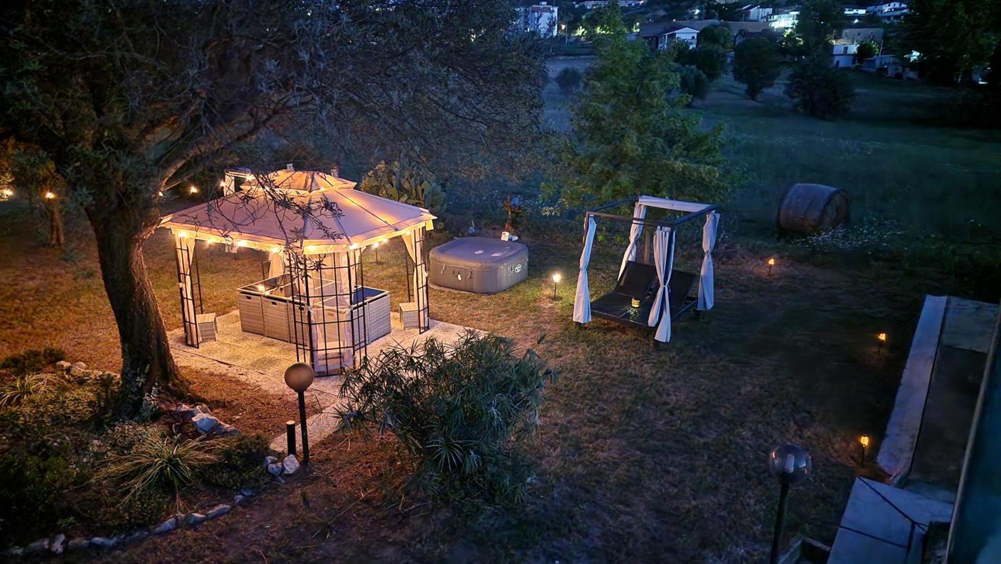 Country Chic Antico Casale - Piscina Idromassaggio Lettini, Solarium, Cinema Experience, Wifi, Parcheggio *