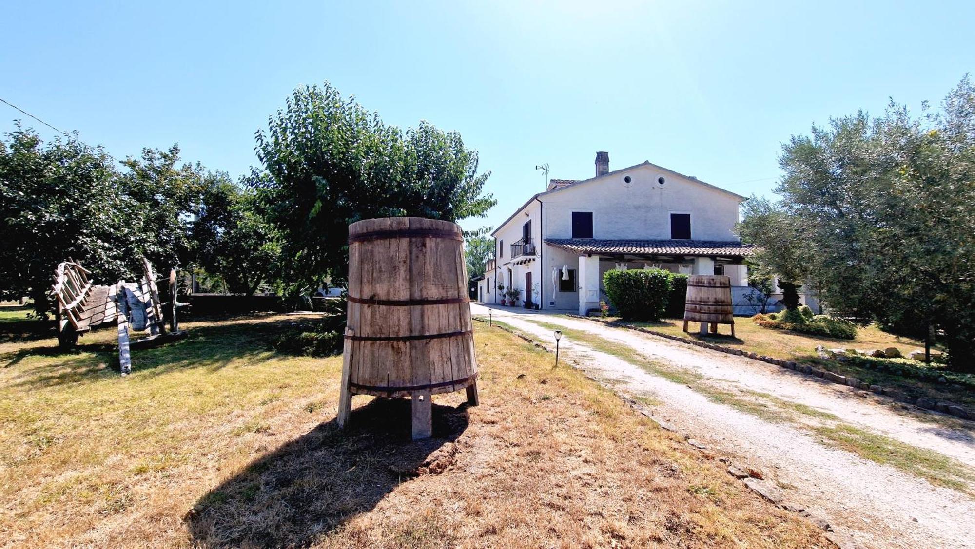 Country Chic Antico Casale - Piscina Idromassaggio Lettini, Solarium, Cinema Experience, Wifi, Parcheggio Caiazzo