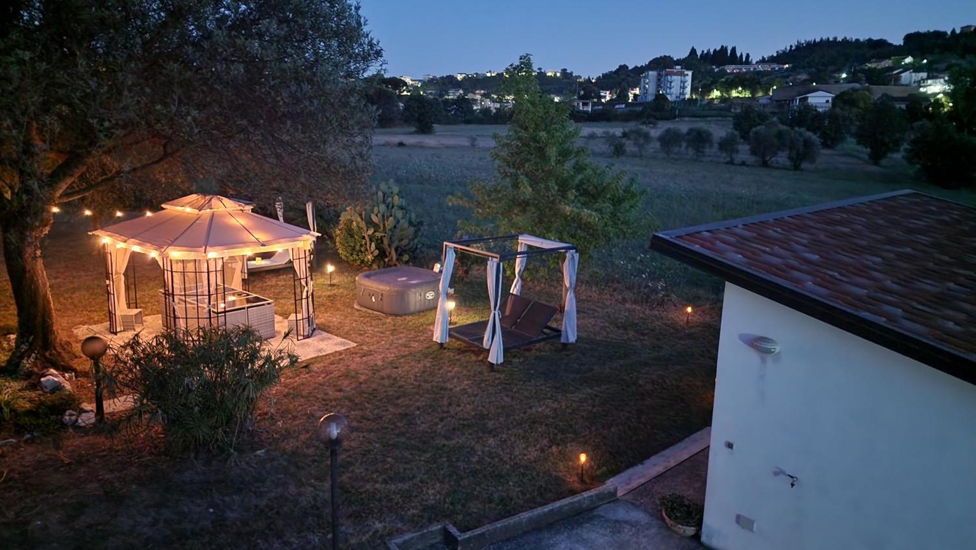 Country Chic Antico Casale - Piscina Idromassaggio Lettini, Solarium, Cinema Experience, Wifi, Parcheggio Apartment